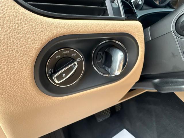 2023 Porsche Macan Base