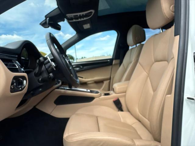 2023 Porsche Macan Base