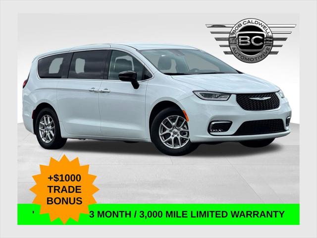 2025 Chrysler Pacifica Select for sale near Columbus, OH