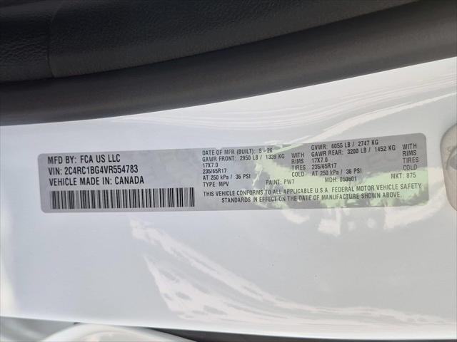 2027 Chrysler Pacifica Select