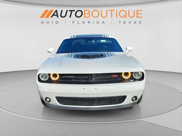2017 Dodge Challenger R/T Shaker