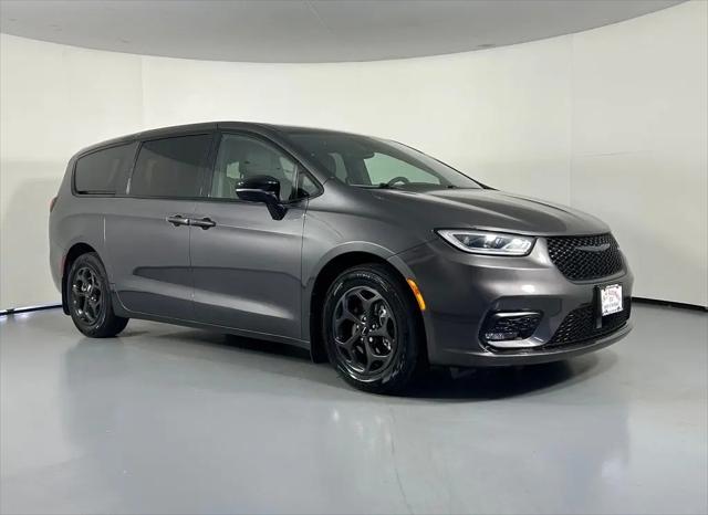2023 Chrysler Pacifica Hybrid Limited for sale in Westampton, NJ