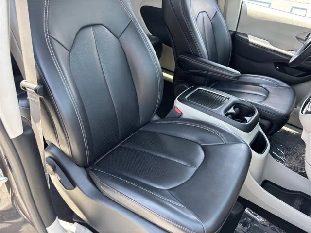 2023 Chrysler Pacifica Hybrid Touring L