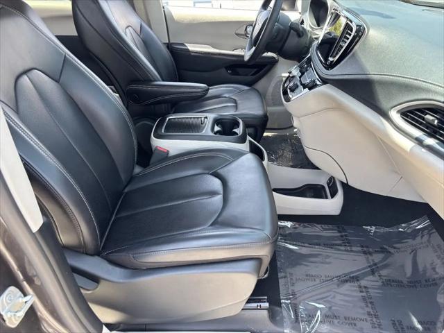 2023 Chrysler Pacifica Hybrid Touring L