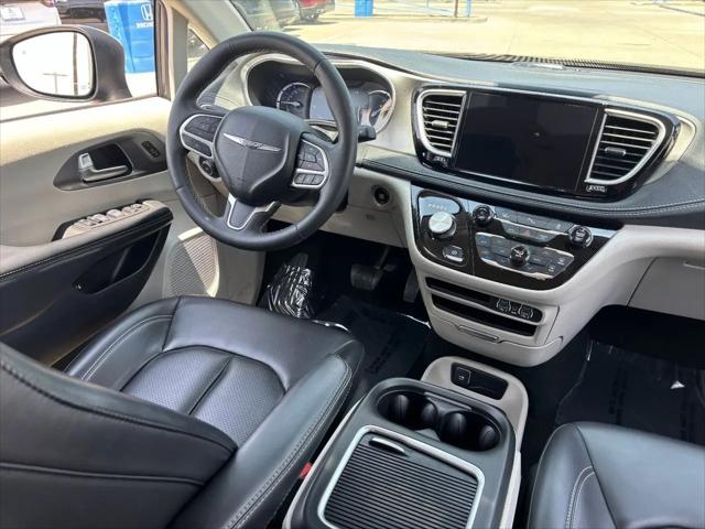 2023 Chrysler Pacifica Hybrid Touring L