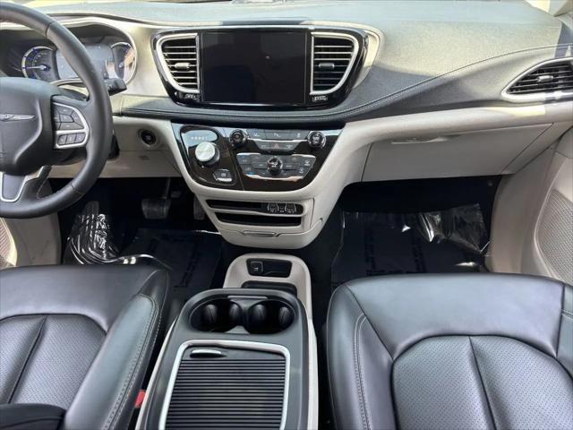 2023 Chrysler Pacifica Hybrid Touring L