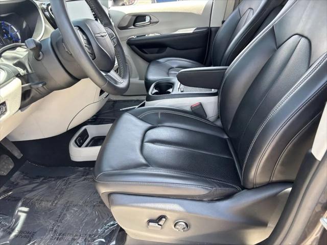 2023 Chrysler Pacifica Hybrid Touring L