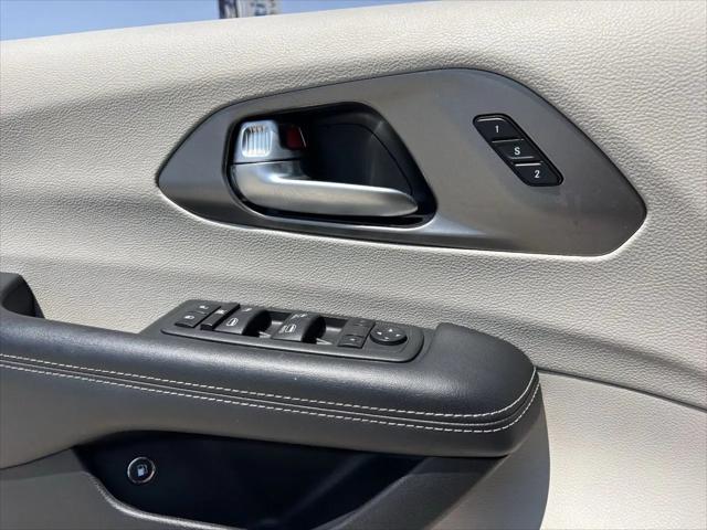 2023 Chrysler Pacifica Hybrid Touring L