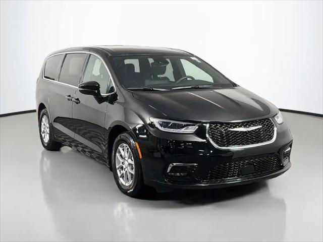 2025 Chrysler Pacifica Select for sale in Schaumburg, IL