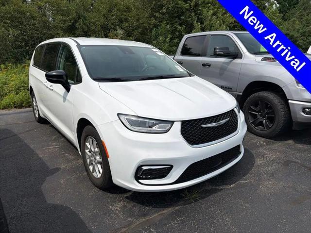 2024 Chrysler Pacifica Touring L for sale in Merrill, WI