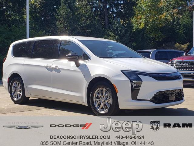 2027 Chrysler Pacifica Select for sale in Mayfield Village, OH