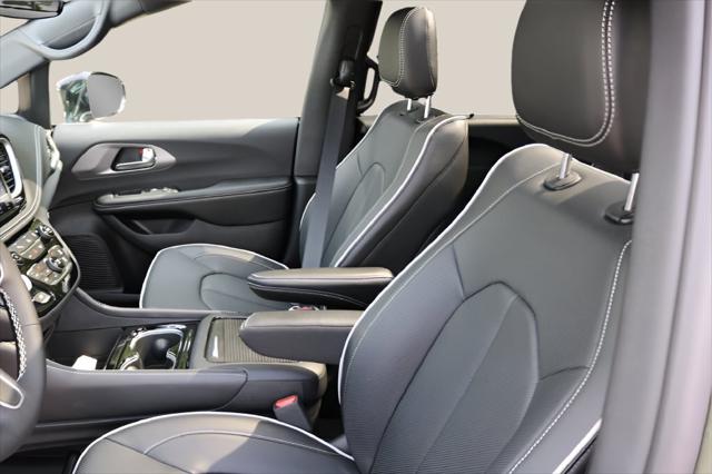 2027 Chrysler Pacifica Limited