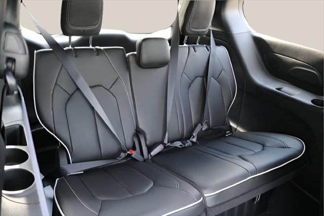 2027 Chrysler Pacifica Limited