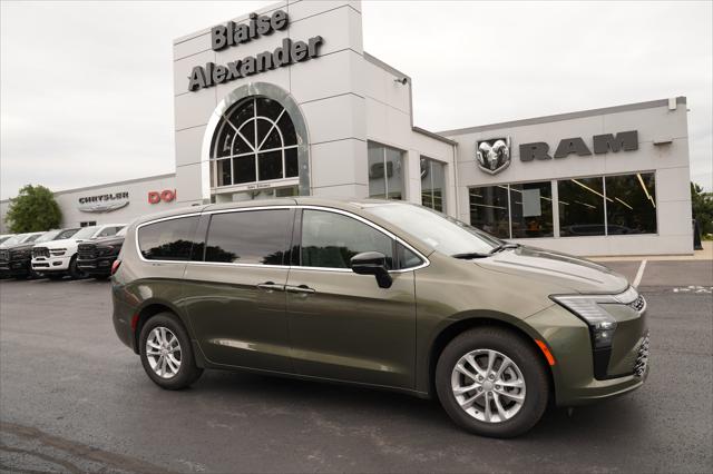 2027 Chrysler Pacifica PACIFICA SELECT AWD