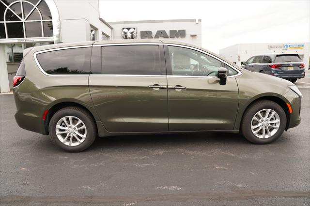 2027 Chrysler Pacifica PACIFICA SELECT AWD