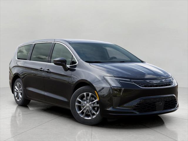 2027 Chrysler Pacifica Select for sale in Kaukauna, WI