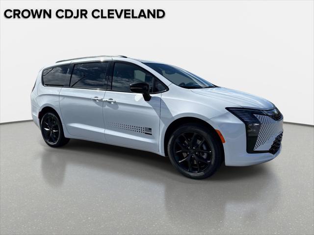 2027 Chrysler Pacifica Select AWD