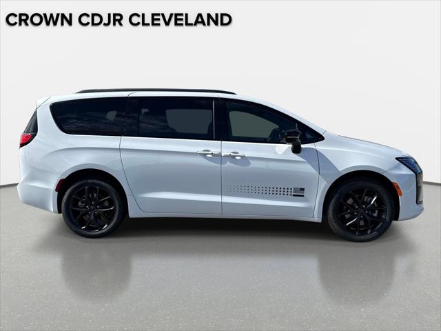 2027 Chrysler Pacifica Select AWD