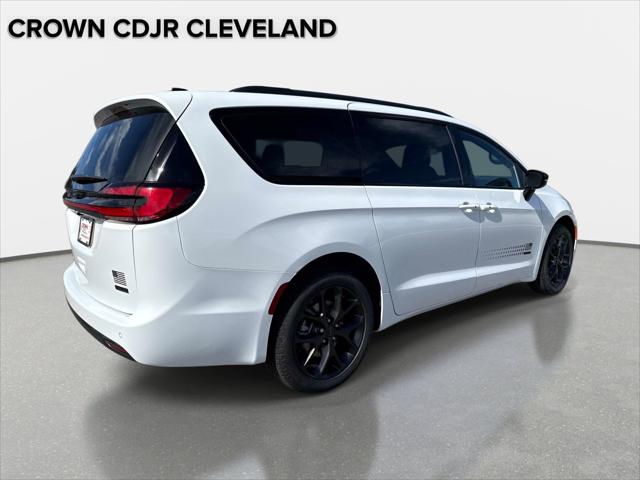 2027 Chrysler Pacifica Select AWD