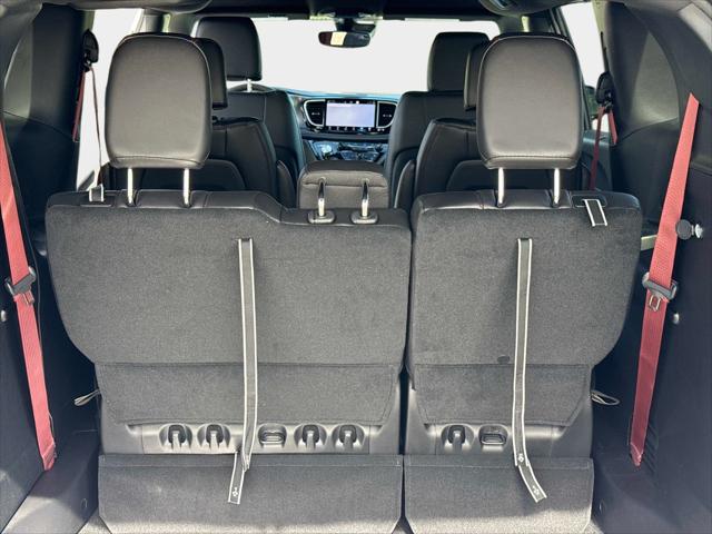 2027 Chrysler Pacifica Select AWD
