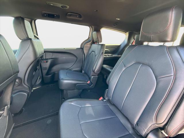2027 Chrysler Pacifica Select AWD
