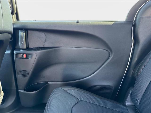 2027 Chrysler Pacifica Select AWD