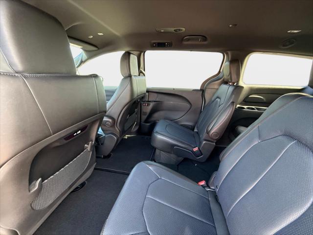 2027 Chrysler Pacifica Select AWD