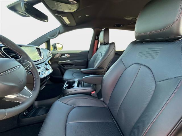 2027 Chrysler Pacifica Select AWD
