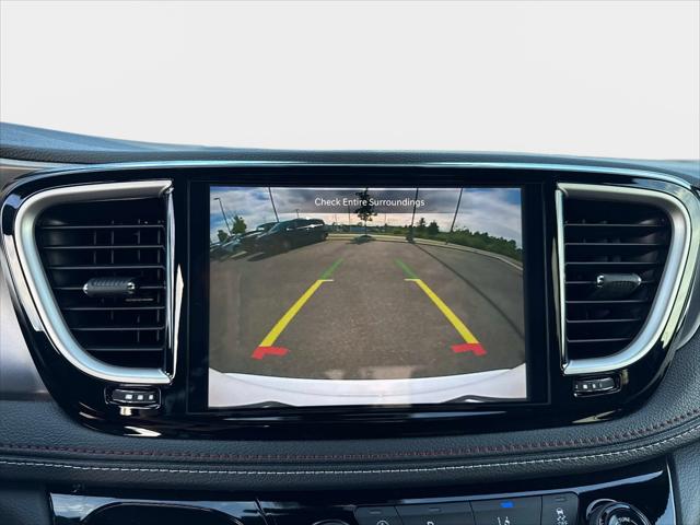 2027 Chrysler Pacifica Select AWD