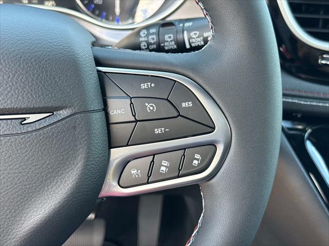 2027 Chrysler Pacifica Select AWD