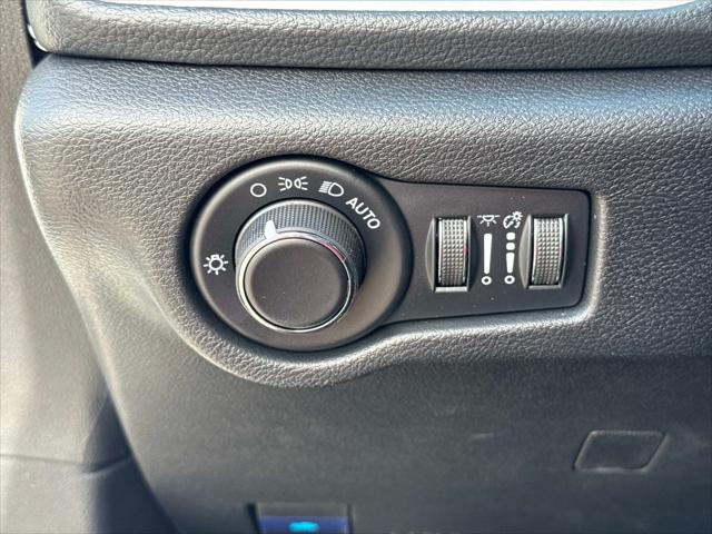 2027 Chrysler Pacifica Select AWD