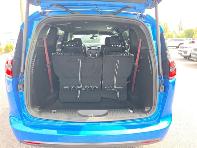 2027 Chrysler Pacifica Select