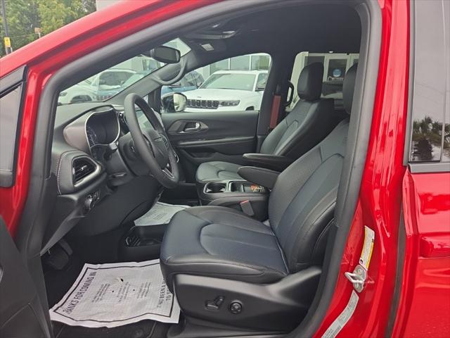 2027 Chrysler Pacifica Select