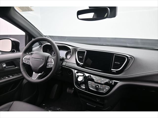 2027 Chrysler Pacifica PACIFICA SELECT AWD