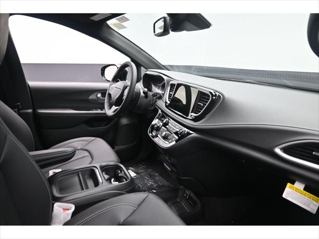 2027 Chrysler Pacifica Select AWD