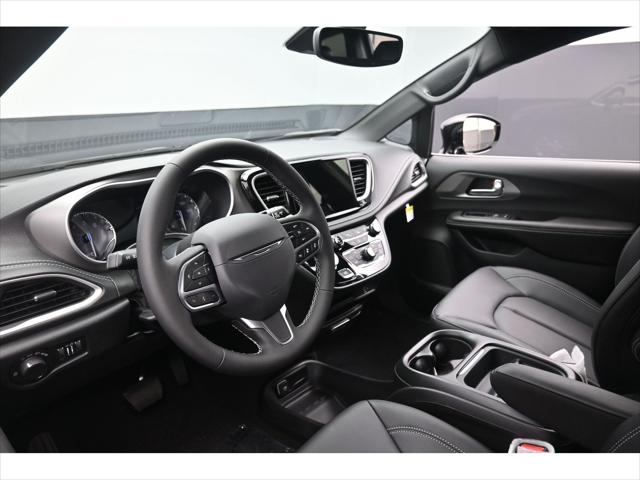 2027 Chrysler Pacifica Select AWD