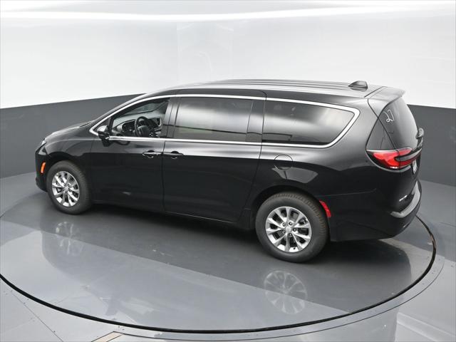 2027 Chrysler Pacifica Select AWD