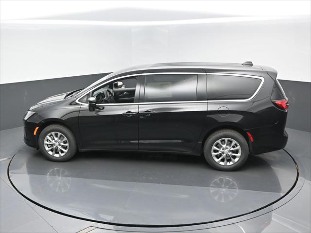 2027 Chrysler Pacifica Select AWD