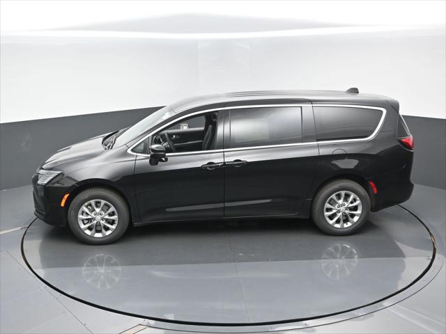 2027 Chrysler Pacifica Select AWD