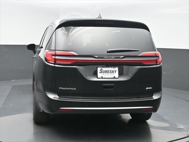 2027 Chrysler Pacifica Select AWD