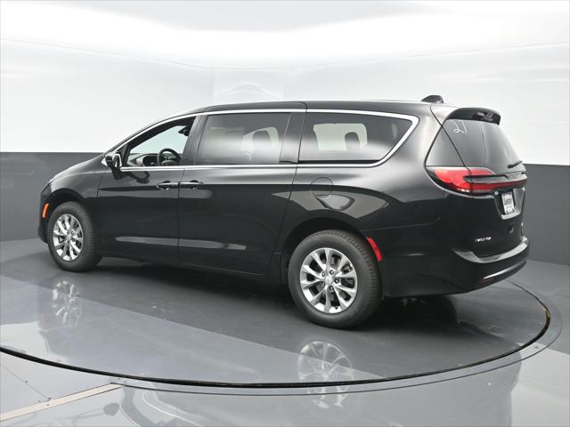 2027 Chrysler Pacifica Select AWD
