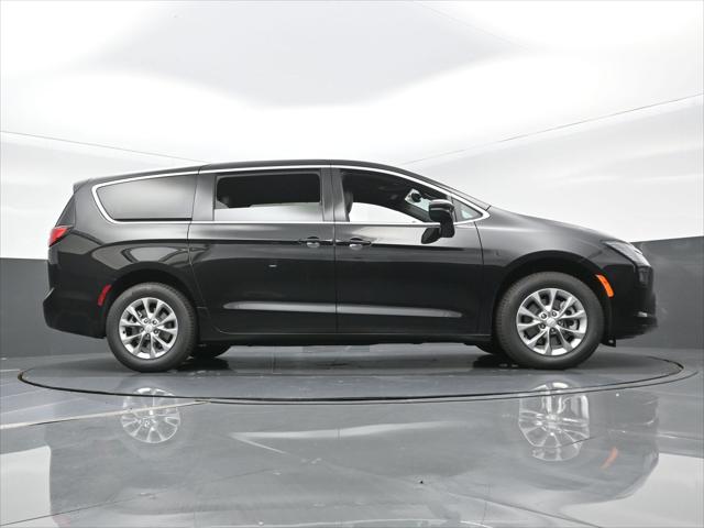 2027 Chrysler Pacifica Select AWD