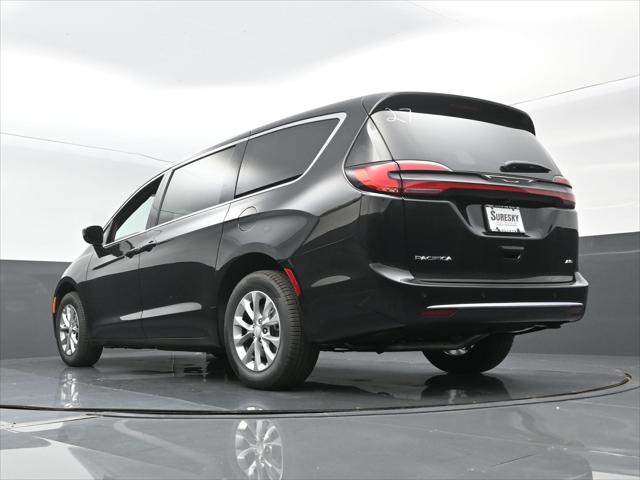 2027 Chrysler Pacifica Select AWD