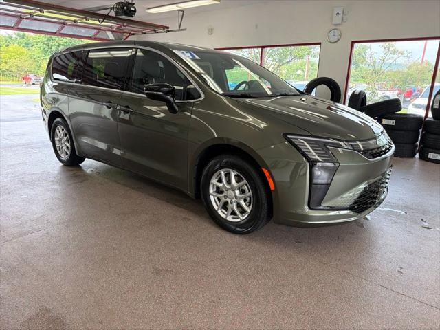 2027 Chrysler Pacifica PACIFICA SELECT
