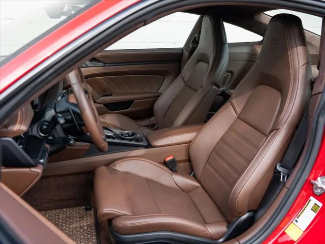 2025 Porsche 911 Carrera 4 GTS