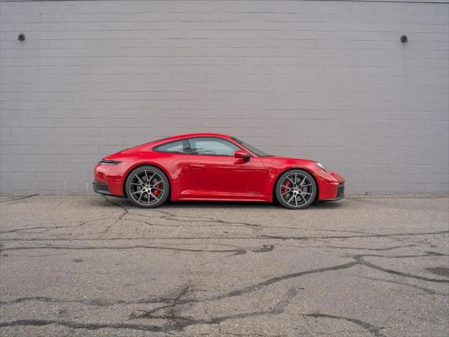 2025 Porsche 911 Carrera 4 GTS