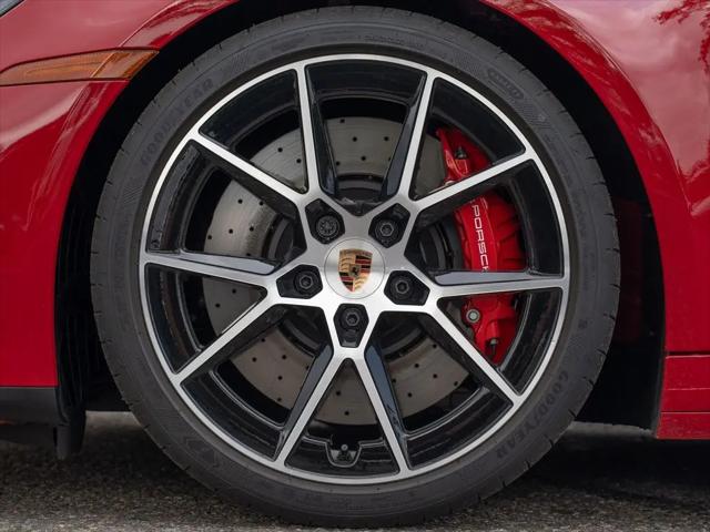 2025 Porsche 911 Carrera 4 GTS
