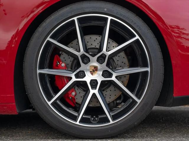 2025 Porsche 911 Carrera 4 GTS