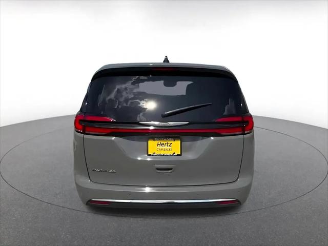 2025 Chrysler Pacifica Select