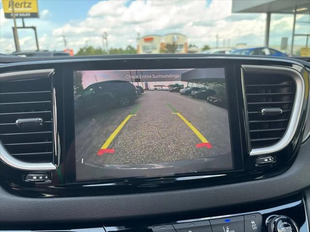 2025 Chrysler Pacifica Select